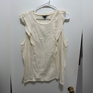 EUC Torrid 3-D floral tank top